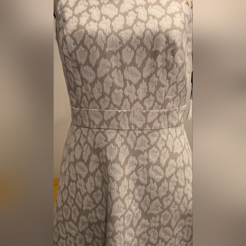 Calvin Klein Sleeveless V-Neck A-Line Dress in Light Beige Pattern Size 6 - Picture 4 of 16
